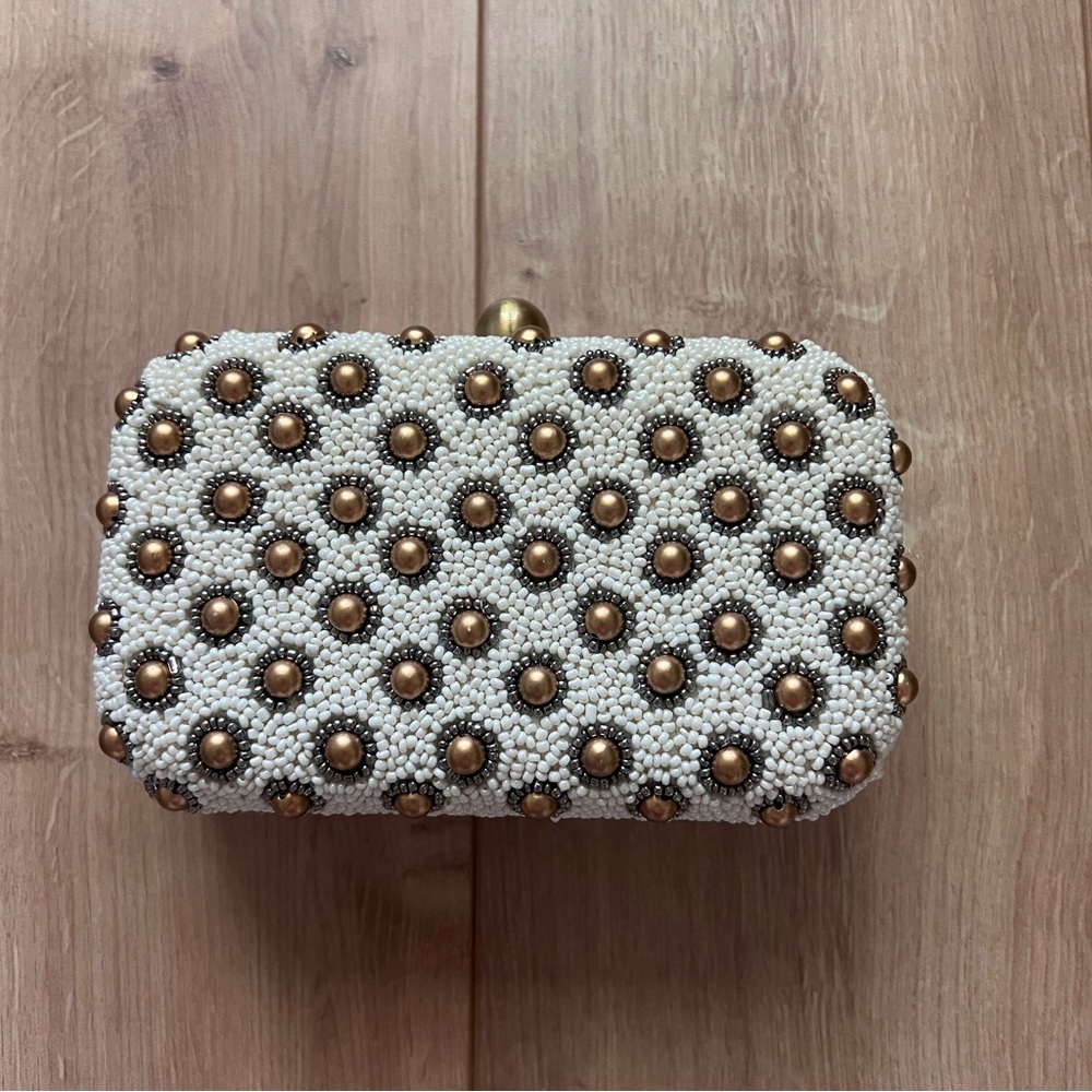 [NEW/UNWORN] From St. Xavier Daisy Box Clutch
